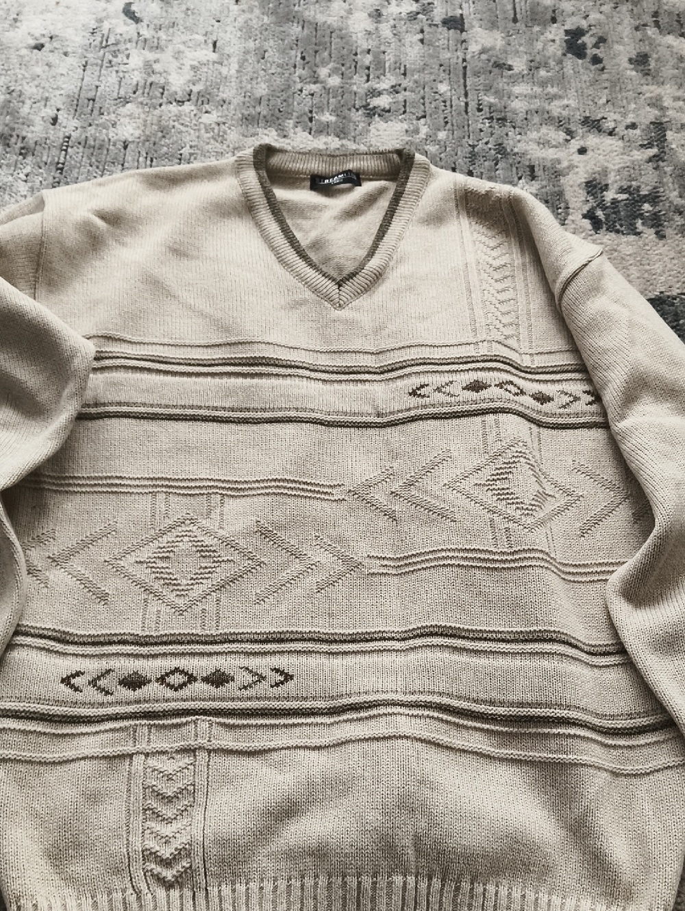 Men's Beige V-Neck Patterned Sweater